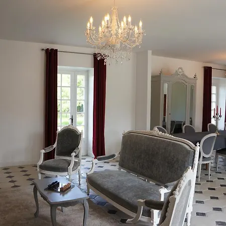 Konukevi Manoir 1685 Malo 3*